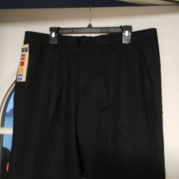 New Dockers Black Pro Style Khaki Relaxed Fit Pants Size Men's 38/30 - Picture 2 of 3